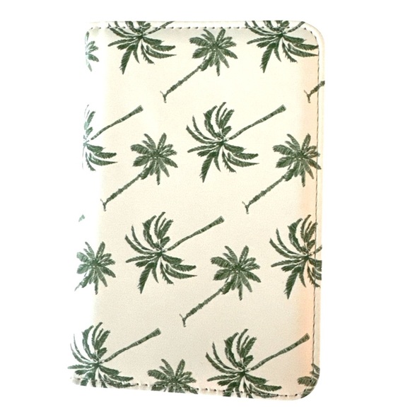 Anthropologie Frasier Sterling Passport Case Vacay Edition Green Palm Print NWT - Picture 2 of 6